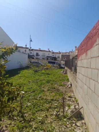 Terreno en calle Estornino