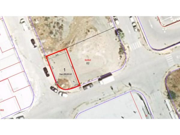 Terreno en calle Luxemburgo, 28