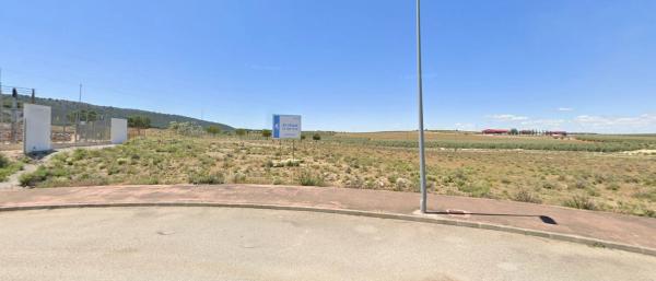 Terreno en calle Cañete la Real, 11