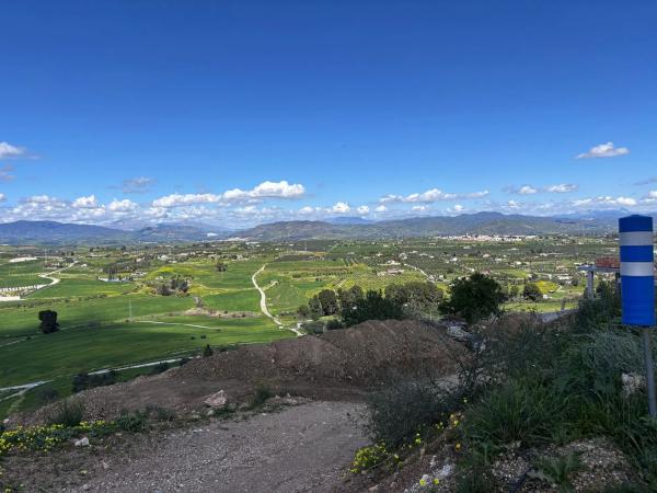 Terreno en calle Yunquera, 83