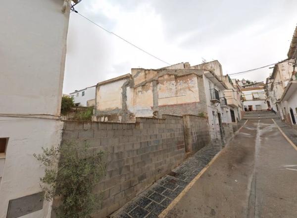 Terreno en calle Arroyo