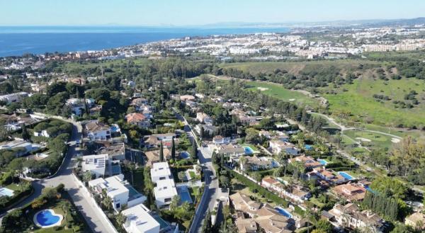 Terreno en calle Azahar