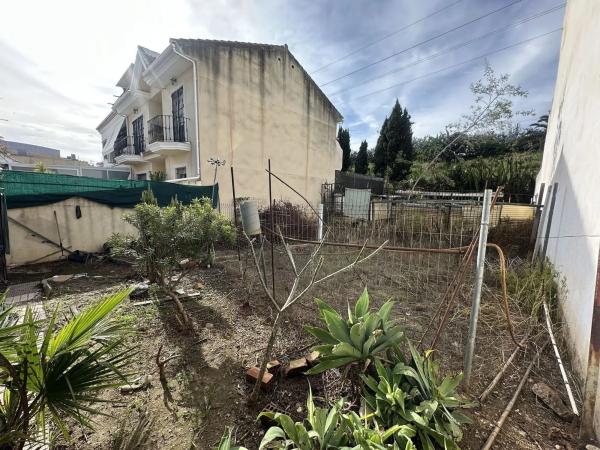 Terreno en calle Matías Lara Larita