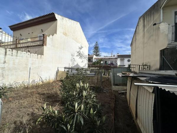Terreno en calle Matías Lara Larita