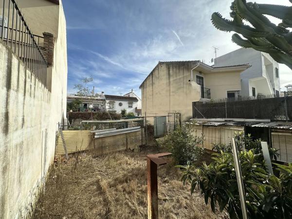 Terreno en calle Matías Lara Larita