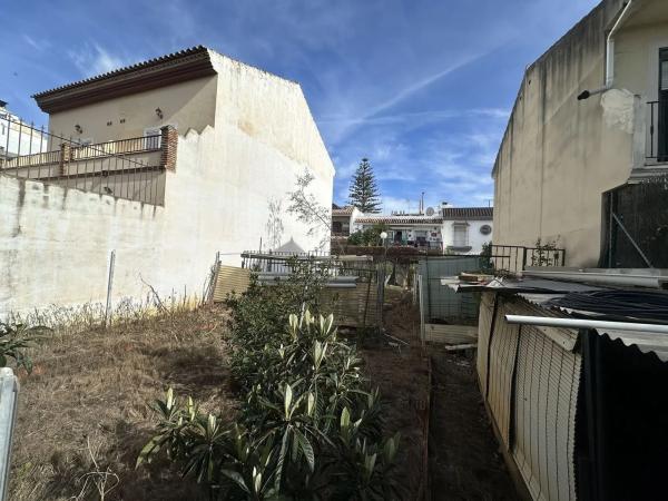 Terreno en calle Matías Lara Larita