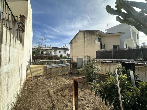 Terreno en calle Matías Lara Larita