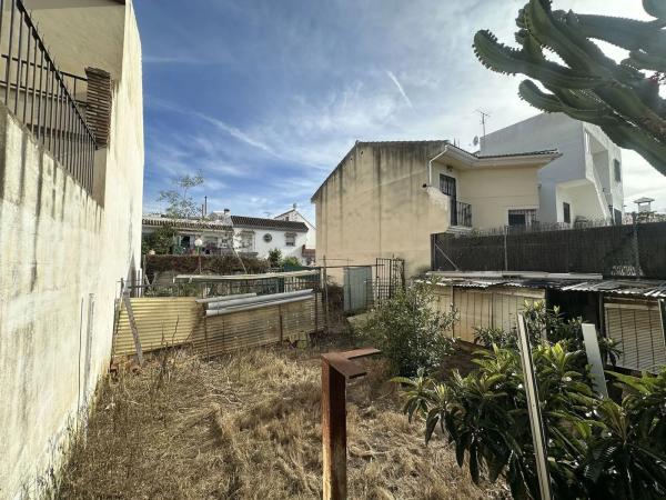 Terreno en calle Matías Lara Larita
