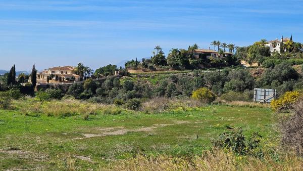 Terreno en Urbanización Marbella Hill Club, 10