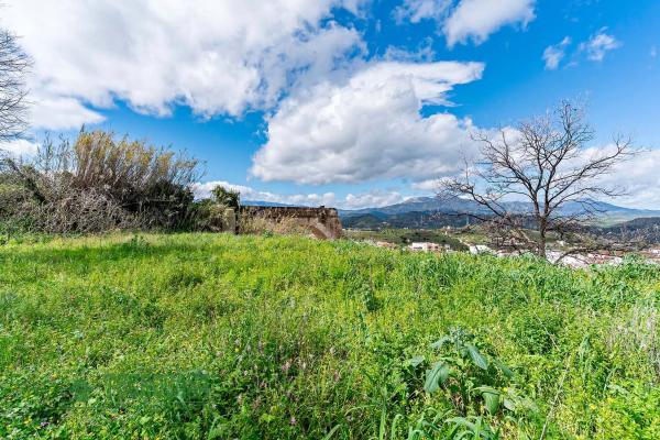 Terreno en cuesta de la reina