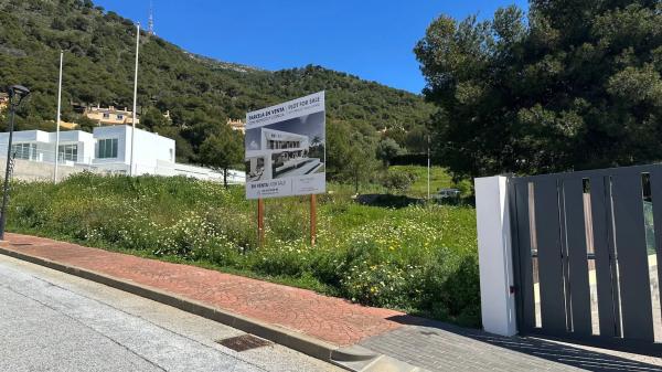 Terreno en calle Araucaria s/n