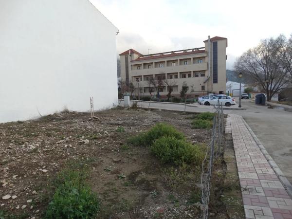 Terreno en calle Jazmín