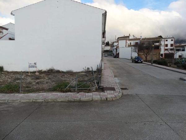 Terreno en calle Jazmín