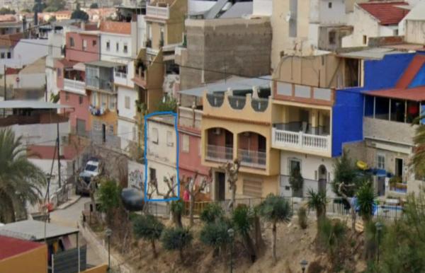 Terreno en calle Almendrillo