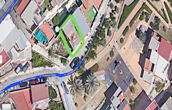 Terreno en calle Almendrillo