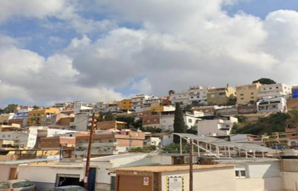 Terreno en calle Almendrillo