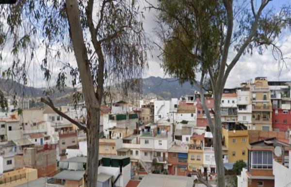 Terreno en calle Almendrillo