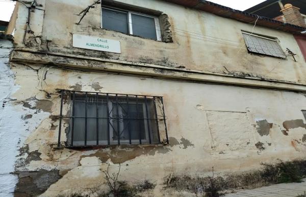 Terreno en calle Almendrillo