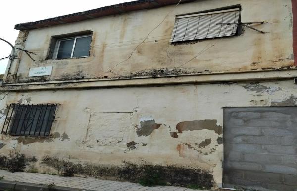 Terreno en calle Almendrillo