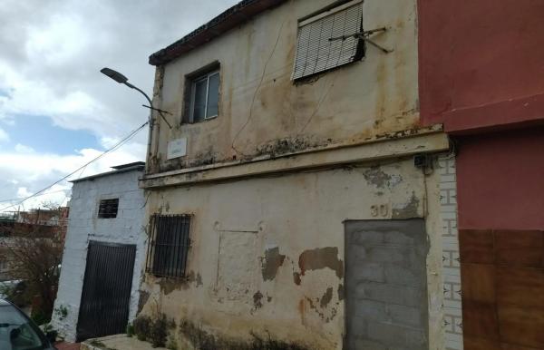 Terreno en calle Almendrillo