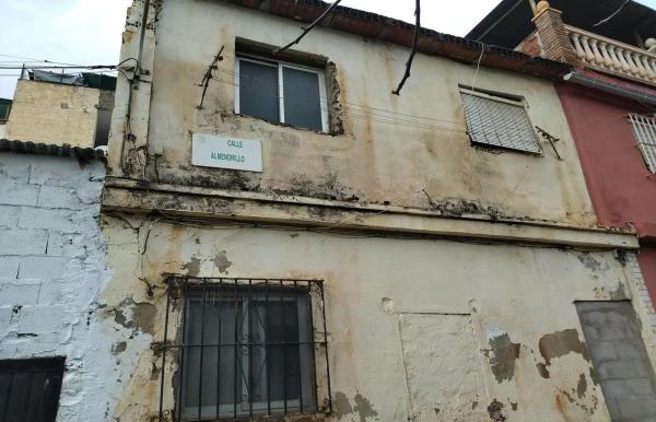 Terreno en calle Almendrillo