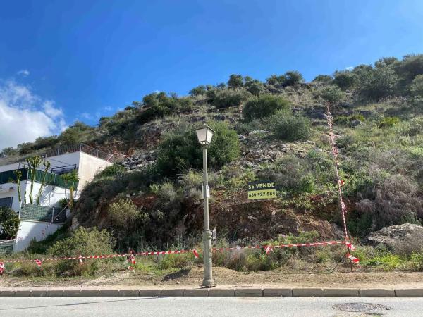 Terreno en calle Alcalá del Valle, 161