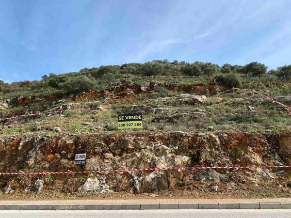 Terreno en calle Alcalá del Valle, 151