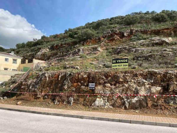 Terreno en calle Alcalá del Valle, 151