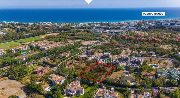 Terreno en avenida Pablo Ruiz Picasso, 30