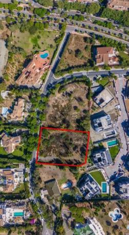 Terreno en avenida Pablo Ruiz Picasso, 30