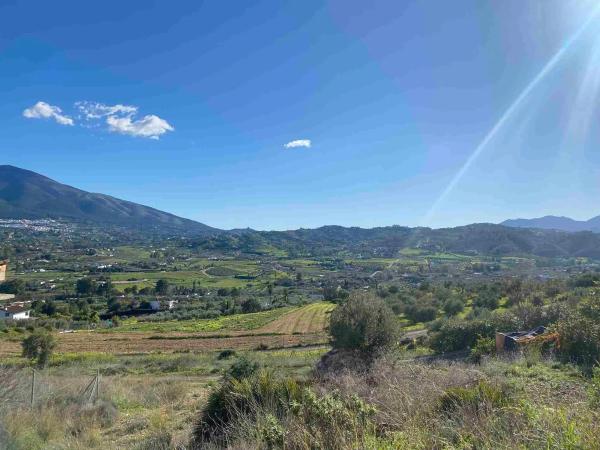 Terreno en calle Genalguacil