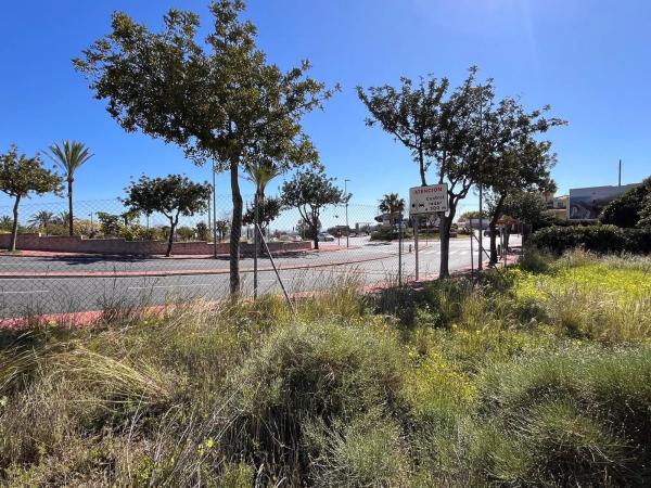 Terreno en avenida de los Argonautas