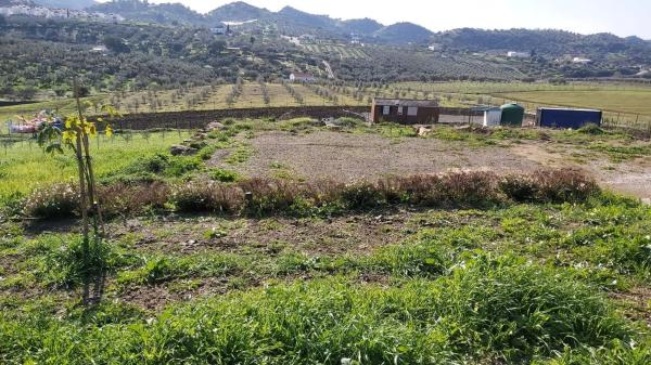 Terreno en Almogía