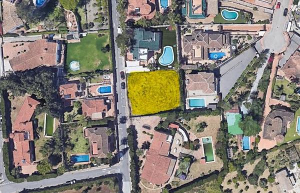 Terreno en calle Viñas de Sierrezuela