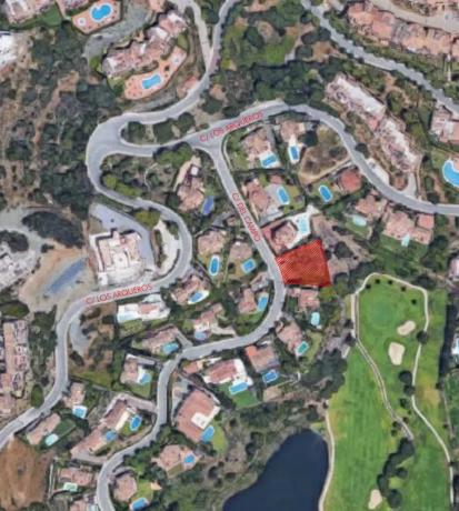 Terreno en calle Los Arqueros