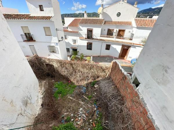 Terreno en calle Olivo s/n