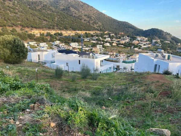 Terreno en calle Araucaria