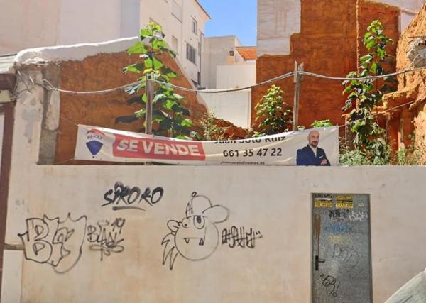 Terreno en calle Juan de Herrera