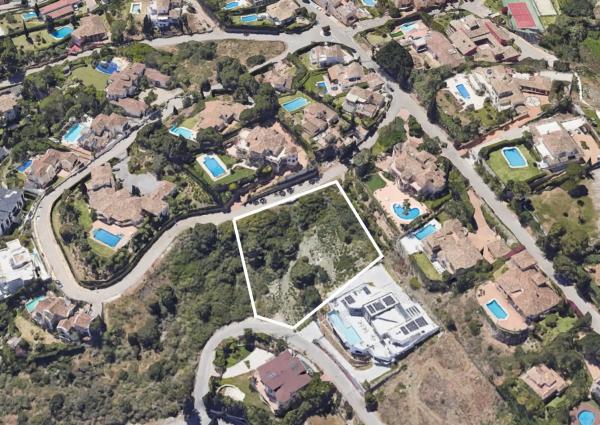 Terreno en calle Ficus