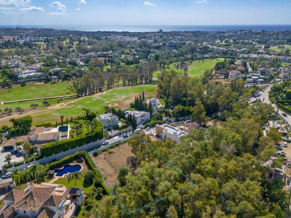 Terreno en Barrio Los Naranjos