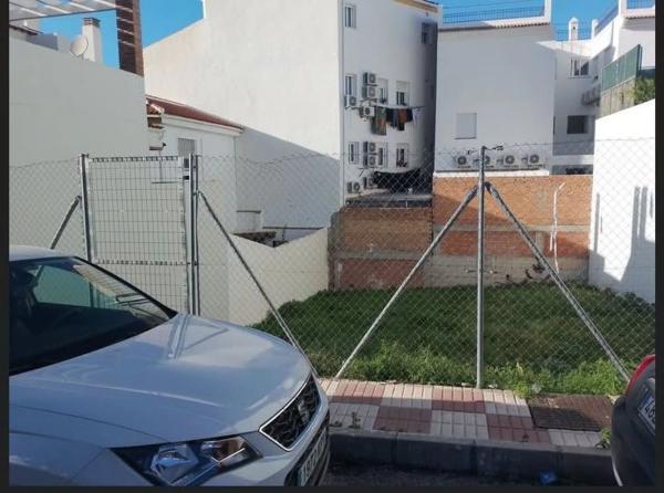 Terreno en calle Tulipanes, 8