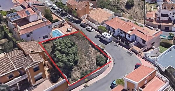 Terreno en calle Trombón s/n