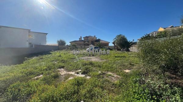 Terreno en calle Salvador Dalí