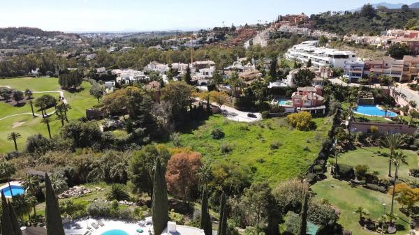 Terreno en calle Leo, 30