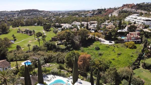 Terreno en calle Leo, 30