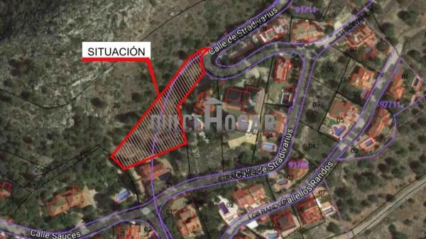 Terreno en calle de Stradivarius