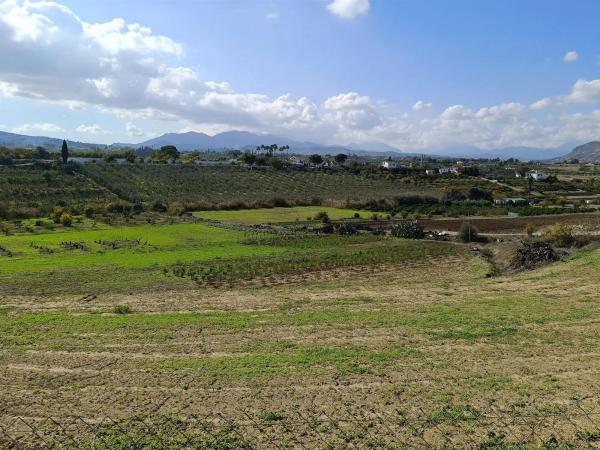 Terreno en carretera de Mirabuen