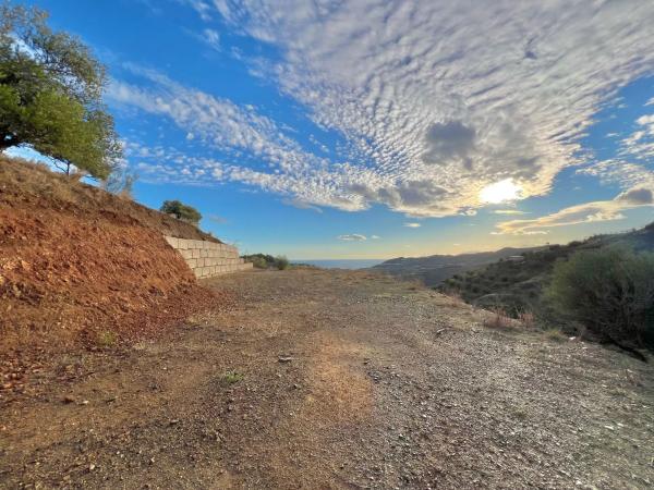 Terreno en Benagalbón
