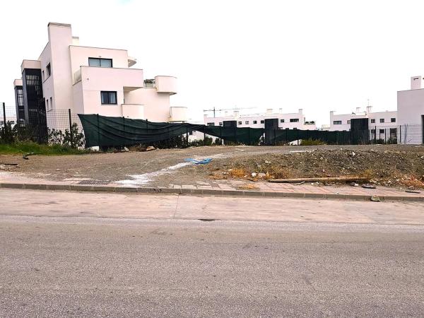 Terreno en calle Canarios