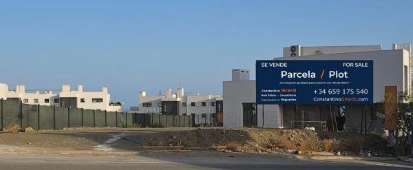 Terreno en calle Canarios
